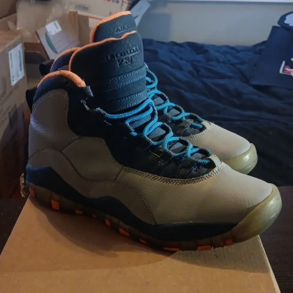 Jordan 10 Retro (2014) Bobcats Mens 6.5Y Womens 8 EUC - Picture 3 of 9